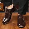 Zapatos de Cuero para Hombre Talla Grande 48 con Acabado de Alta Gama, Zapatos de Boda Puntiagudos Estilo Británico, Zapatos de Cuero Formales de Negocios Transpirables para Hombres Jóvenes