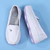 Fornecimento direto da fábrica de sapatos médicos, perfurados e respiráveis, sapatos brancos para enfermeiros com solas roxas, antiderrapantes e confortáveis para longas horas, aquisição hospitalar e atacado