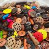 Pegatinas hechas a mano con botones de acceso rápido transfronterizos, joyería DIY, botones de madera de colores mixtos, fabricantes al por mayor
