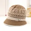 Nuevos gorros cálidos, gruesos y de punto para otoño e invierno para mujer, diseñados para mantener abrigadas a las madres de mediana edad y mayores y proteger sus orejas; Gorros con forro de polar para mujeres mayores