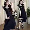 Ropa de maternidad colección otoño/invierno 2026: vestido de maternidad con mangas volantes, vestido sin mangas y conjunto de maternidad de dos piezas