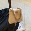 Bolso de Mano con Cadena de Peluche de Moda para Mujer 2026 Nuevo Diseño Versátil Bolso Cubo de Hombro Cruzado