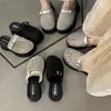 Medias Pantuflas Cerradas Caladas 2026 Verano Nuevo Estilo Punta Redonda Versátiles Slip-On Perezosas Casuales Sandalias de Suela Gruesa