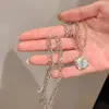 Colar Letra Coração de Luxo Leve para Mulheres, Design de Nicho de Alta Qualidade, Corrente para Clavícula, Acessório de Liga de Metal Estilo Doce e Moderno, Corrente de Pescoço para o Verão
