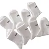 Meias para Homens, Meias Casuais de Cano Médio para Todas as Estações, Antiodor, Absorventes de Suor, Meias Esportivas com Letras, Meias de Basquete, Meias Longas Pretas e Brancas para Meninos