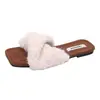 Sandalias de meter esponjosas y elegantes, nueva colección otoño 2026, con un diseño de una sola tira estilo francés, punta cuadrada y forro de felpa, perfectas para que las mujeres las usen al aire libre.