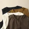 Foto real de una nueva chaqueta chaleco de algodón para mujer, corte holgado, adelgazante, rejuvenecedora, cuello redondo, con volantes, top de diseño único