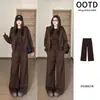 Conjunto casual de chaqueta sudadera marrón y ropa deportiva para mujer, otoño, atuendo elegante estilo coreano, un look completo de otoño