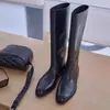 Versão em Couro ~ Estilo Normcore Botas Acima do Joelho com Manga Preta Bico Fino Retrô Versáteis Salto Baixo Botas de Cavaleiro de Cano Médio para Mulheres