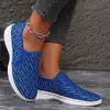 Novos Sapatos Casuais de Primavera e Outono, Sapatos Slip-On Femininos Casuais Respiráveis Planos Fly-Knit, Sapatos Casuais de Malha para Comércio Exterior Tamanho Grande Prontos para Envio