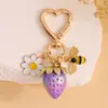 Llavero de Aleación Chapada Conserva Color con Diseño 3D de Abeja, Fresa y Flor para Bolsas y Decoraciones de Coche