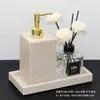 Kit de artículos de tocador de baño europeo para hotel Baño de habitación modelo Adornos de baño Botella de desinfectante de manos Botella de loción Juego de bandeja
