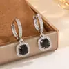 Pendientes Cuadrados de Ónice Negro Lujo Ligero, Bordes Completamente Incrustados de Diamantes, Pendientes de Alta Gama con un Diseño de Nicho, Pendientes Exquisitos y Versátiles