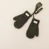 Cachecol de tricô liso, conjunto de luvas e cachecol de outono e inverno para crianças, meninos e meninas, luvas de pendurar no pescoço, cachecol grosso e quente