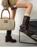 Blogger coreana en prácticas Hebilla de cinturón retro Tacón grueso Botas negras de media pantorrilla Botas Martin de otoño para mujer Botas de vaquero occidentales