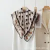 Nuevo Pañuelo de Seda Estampado con Bloques de Color de Doble Cara 2026 para Mujer, Estilo Vintage Primavera y Otoño, Bufanda Cuadrada Grande Favorecedora, Versátil Protección para el Cuello, Pañuelo de Protección Solar