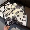 Pañuelo Cuadrado de Falso Seda con Estampado Paisley Retro 70cm Pañuelo de Seda Satinada con Estampado de Cebra Estampado de Castillo Accesorio para Traje Camisa Pañuelo