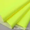 Fábrica de origem tecido Oxford criptografado 300D com revestimento de cola branca PU verde fluorescente, tecido sem flúor para capas de chuva de higiene e roupas de trabalho
