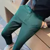 Pantalones casuales para hombre con textura de gofre de alta gama, pantalones rectos ajustados de moda para primavera y otoño, pantalones cortos cropped estilo coreano para jóvenes para hombres