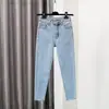 Jeans skinny de tiro alto elásticos de un solo botón, pantalones tipo lápiz con dobladillo deshilachado que realzan el trasero, pantalones de mujer versátiles y modernos