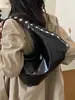 Bolso tote texturizado transfronterizo 2026 nuevo bolso de mano de verano bolso de hombro de moda con tachuelas bolso de axila de gran capacidad para mujer