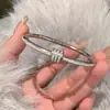 Pulsera de Lujo Ligero y Alta Gama de Diamantes Completos para Mujer, Pulsera Brazalete de Acero Titanio Plateado que no se Desvanece, Nueva Joyería de Mano para Pareja