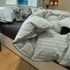 Conjunto de cama de quatro peças em algodão puro lavado, estilo ins de luxo leve, com bordas em concha e listras xadrez, adequado para dormitórios estudantis, conjunto de três peças