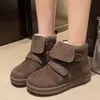 Botas de neve femininas estilo coreano, nova coleção outono/inverno 2026, forradas com fleece e espessadas para aquecimento, com fechos de velcro, botas curtas versáteis estilo Birkenstock e sapatos grandes de algodão