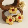Conjunto de Anillo y Pendientes Versátil con Diseño Exagerado de Pétalos Europeo y Americano, Joyería de Moda y de Alta Gama en Oro de 18 Quilates que No se Desvanece para Mujeres