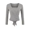 Top T-shirt feminino puramente desejável, estilo hot girl, decote V, falso duas peças, novo estilo de verão com amarração e laço, calça flare de cintura alta afunilada