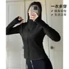Conjunto de Yoga Moldeador con Cremallera y Cuello Alto Otoño Invierno con Terciopelo Adentro Chaqueta Adelgazante Pantalones Ajustados de Cintura Alta Control de Abdomen Cadera de Durazno para Mujer