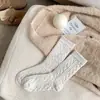 Calcetines de Mujer Zhuji con Hilo de Patrón de Diamantes, Calcetines de Lana en Relieve al por Mayor, Calcetines de Invierno Gruesos Cálidos Dulces de Media Pantorrilla para Mujer