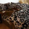 Juego de Colcha de Leche de Terciopelo Espeso Cálido de Invierno Hepburn de Cuatro Piezas, Juego de Funda Nórdica de Felpa de Franela Coral de Tres Piezas