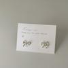 Mini pendientes pequeños de metal mate con lazo, diseño para mujer, dulces, exquisitos, a la moda, que combinan con todo.