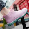 Botas de Chuva de Moda Transfronteiriças Femininas Antiderrapantes Sapatos de Borracha para Cozinha Forrados com Lã Roupas Externas Quentes Botas de Chuva Estilo Coreano Versátil Impermeável Sapatos para Lavagem de Carro