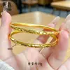 El mismo estilo que en la joyería: Pulsera de estilo antiguo con efecto deslumbrante de hielo picado y diseño de serpiente, anillo liso estrellado, pulsera de escamas de dragón, un regalo de lujo ligero para mujeres