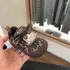Novidades de Inverno 2026: Tênis Fofos de Desenho Animado com Estampa de Leopardo e Forro de Lã para Crianças Pequenas, Apresentando Adoráveis Designs de Urso e Fechamento com Velcro
