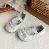 Sapatos Rasos para Meninas 2026 Primavera e Outono Novo Estilo Menina Pequena Sapatos Princesa Doce Francesa Crianças Bebê Laço Sapatos de Couro