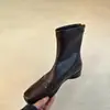 Versão em couro macio~Botas elásticas finas silenciosas de sola macia para mulheres com saltos baixos grossos e bico quadrado, adequadas para o trajeto no outono e inverno, com aumento interno de altura