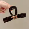 Pinza para el cabello de tamaño mediano de lunares blancos y negros estilo francés, diseñada para la parte trasera de la cabeza, un accesorio para el cabello nuevo y elegante con un aspecto sofisticado y con estilo