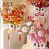 Roupas Florais 2025 Ano Novo Balde da Sorte Florido Flor de Leão Arranjo de Flores Balde Dança do Leão Abraço de Leão Balde Atacado em Estoque