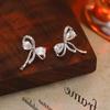 Aretes Widney Aguja de Plata Diamante Temperamento Elegante Lujo Ligero Alto Sentido Moda Simple Comodín Aretes Venta al por Mayor