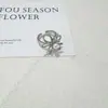 Brincos de Flor de Pérola Novos para Outono e Inverno, Conjunto de Broche, Colar e Anel Simples e Elegante, Acessórios Elegantes e Versáteis