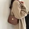 Bolsa Simples Estilo Coreano para Ombro de Dia a Dia 2025 Novo Modelo Design de Nicho Feminino Bolsa de Ombro Bolsa Transversal Feminina Bolsa de Mão Feminina