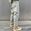 Pantalones de trabajo casuales para hombre de otoño e invierno, engrosados y forrados de polar, estilo recto holgado con pequeño logo triangular, diseño funcional, versátiles y modernos