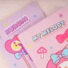 Joytop Serie Familiar Sanrio Pueblo de Cuentos de Hadas Dulce Línea de Coches Libro A5