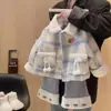 Conjunto de Ropa de Otoño e Invierno para Niñas 2025 Nuevo Elegante Chaqueta Acolchada Engrosada y Jeans con Forro de Lana Conjunto de Dos Piezas para Niños Pequeños