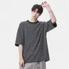 Camiseta Masculina de Listras Finas Frescas Japonesa Manga Curta Verão Nova Tendência Solta Manga Caída Manga Meia Manga Pulôver Fashion