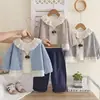 2026 Nuevo Conjunto para Niñas Ropa de Otoño Elegante Bebé Casual Primavera y Otoño Cárdigan de Punto para Niños Conjunto de Tres Piezas Venta al por Mayor