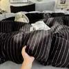 Conjunto de Quatro Peças de Veludo Leite para Dormir Nu Genuíno Conjunto de Três Peças de Fleece de Coral Estilo Creme de Inverno Lençol de Veludo para Bebê Capa de Edredom